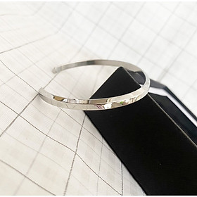 Mua Vòng tay Cuff không đen, không rỉ - Lắc Tay Cặp Đôi Nam Nữ Titan - Màu bạc - 55mm tại AUCOSTA